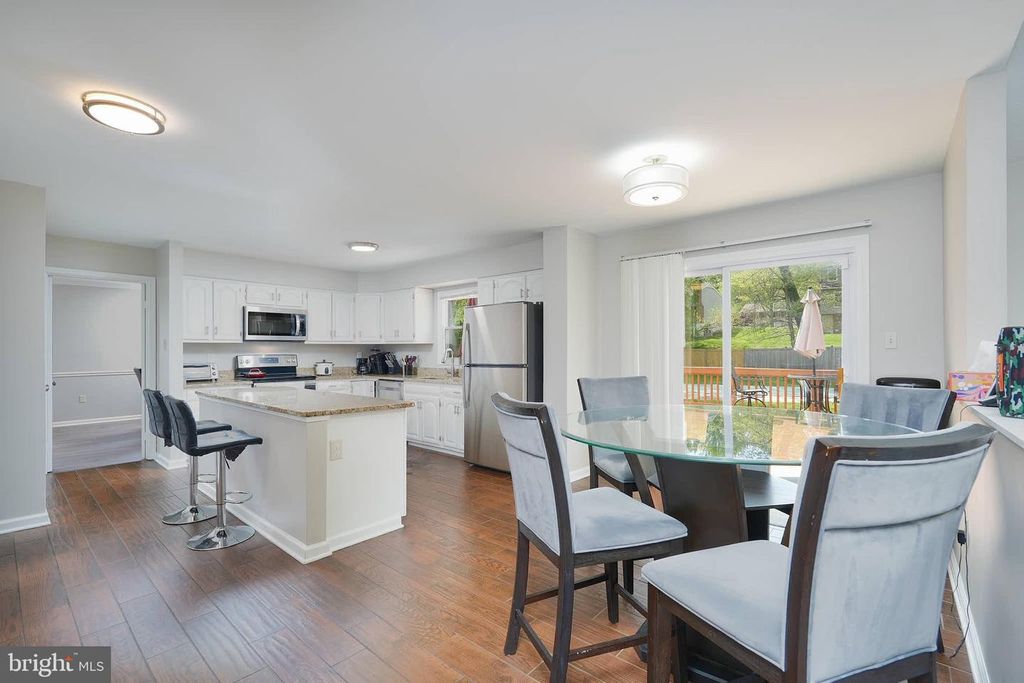 Image 14 of property listing at 14716 PEACHWOOD DR, Silver Spring, MD 20905