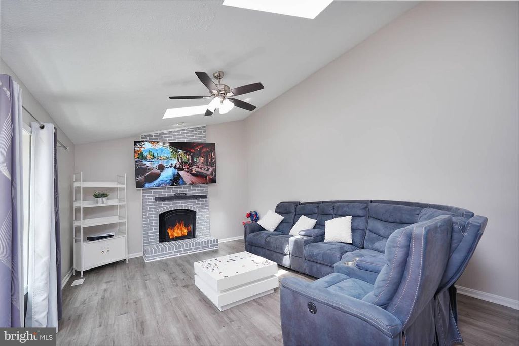 Image 15 of property listing at 14716 PEACHWOOD DR, Silver Spring, MD 20905