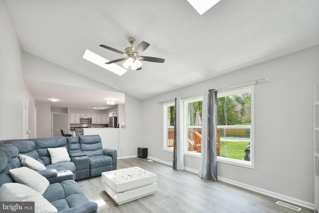 Image 16 of property listing at 14716 PEACHWOOD DR, Silver Spring, MD 20905