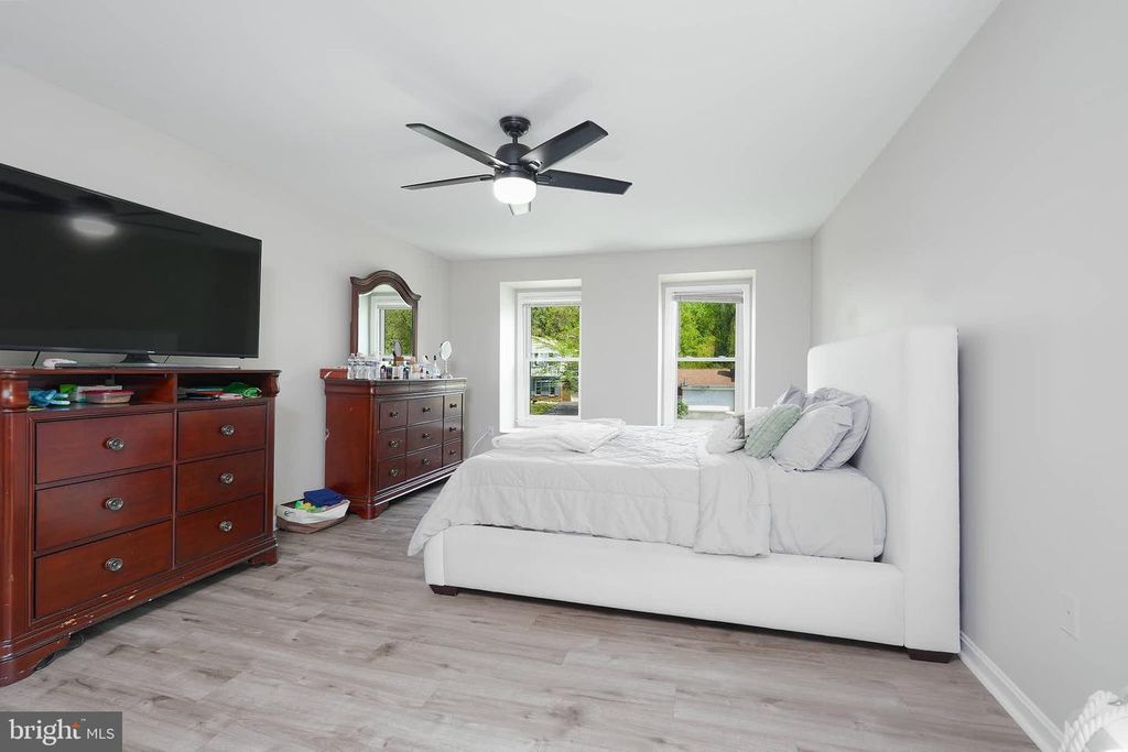 Image 18 of property listing at 14716 PEACHWOOD DR, Silver Spring, MD 20905