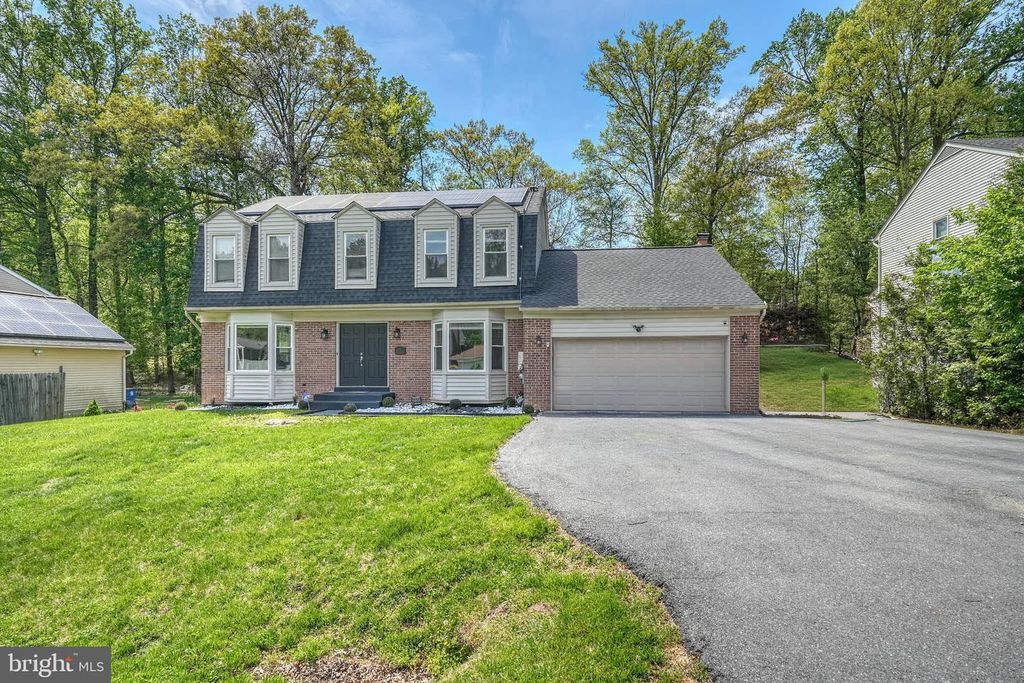 Image 2 of property listing at 14716 PEACHWOOD DR, Silver Spring, MD 20905