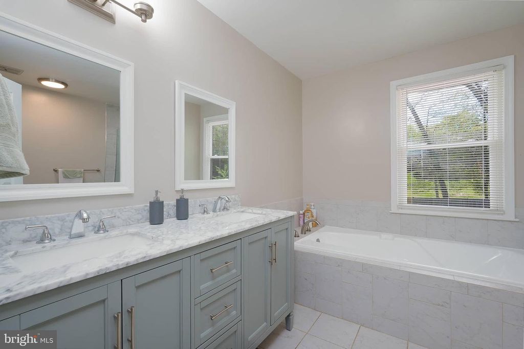 Image 20 of property listing at 14716 PEACHWOOD DR, Silver Spring, MD 20905