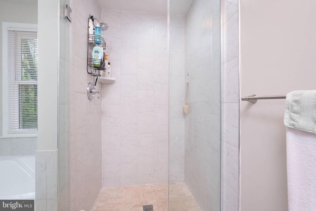 Image 23 of property listing at 14716 PEACHWOOD DR, Silver Spring, MD 20905