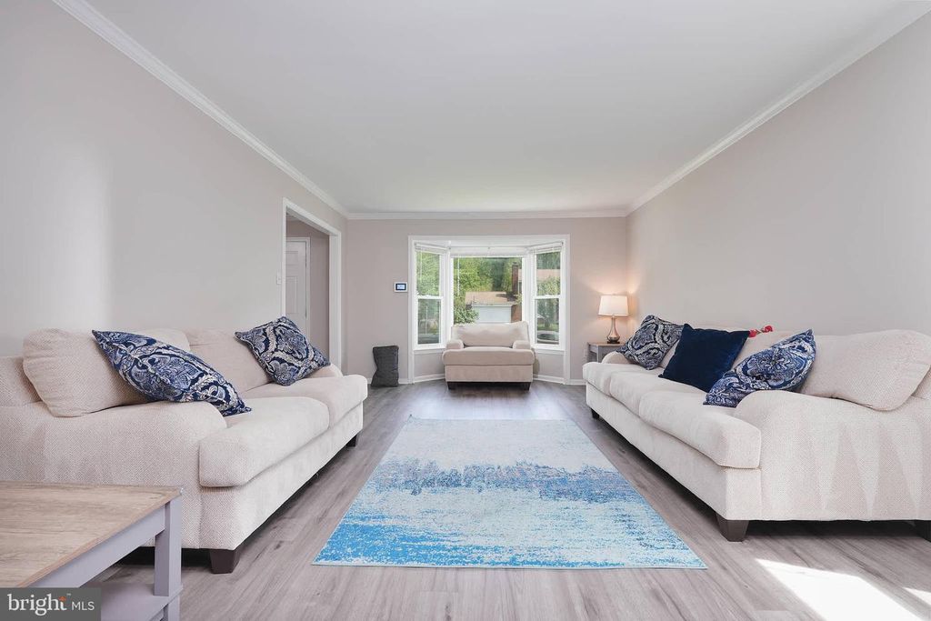 Image 4 of property listing at 14716 PEACHWOOD DR, Silver Spring, MD 20905