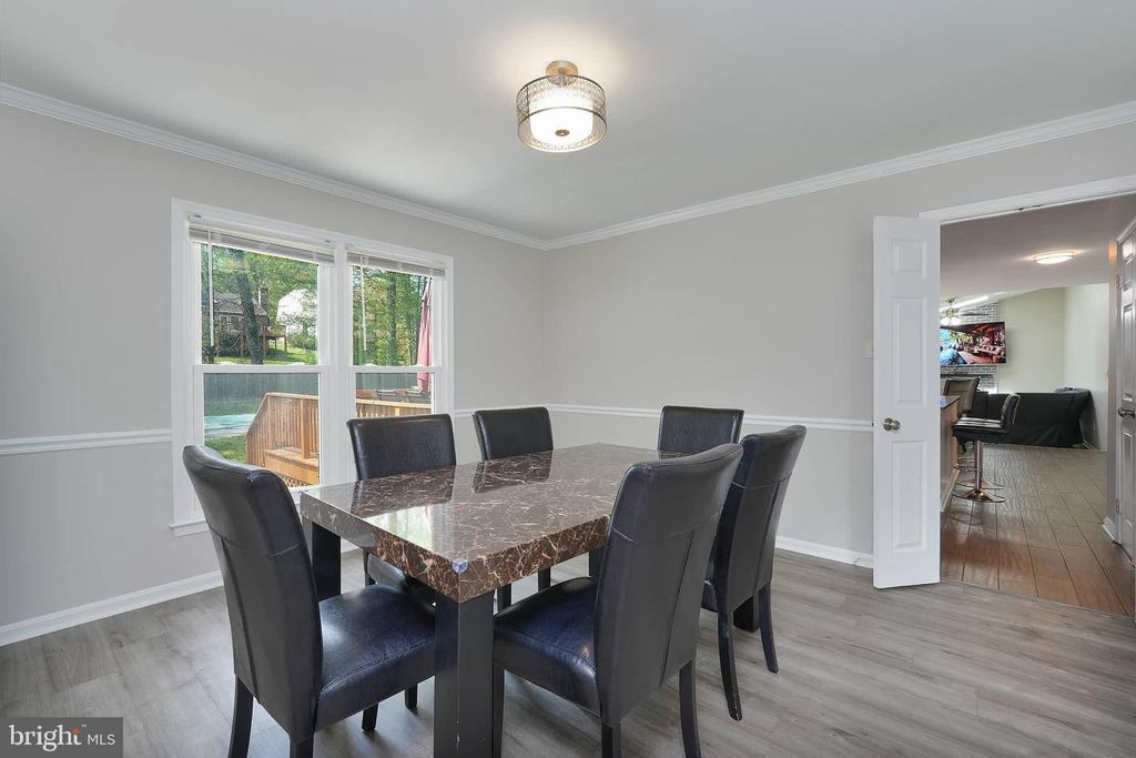 Image 6 of property listing at 14716 PEACHWOOD DR, Silver Spring, MD 20905