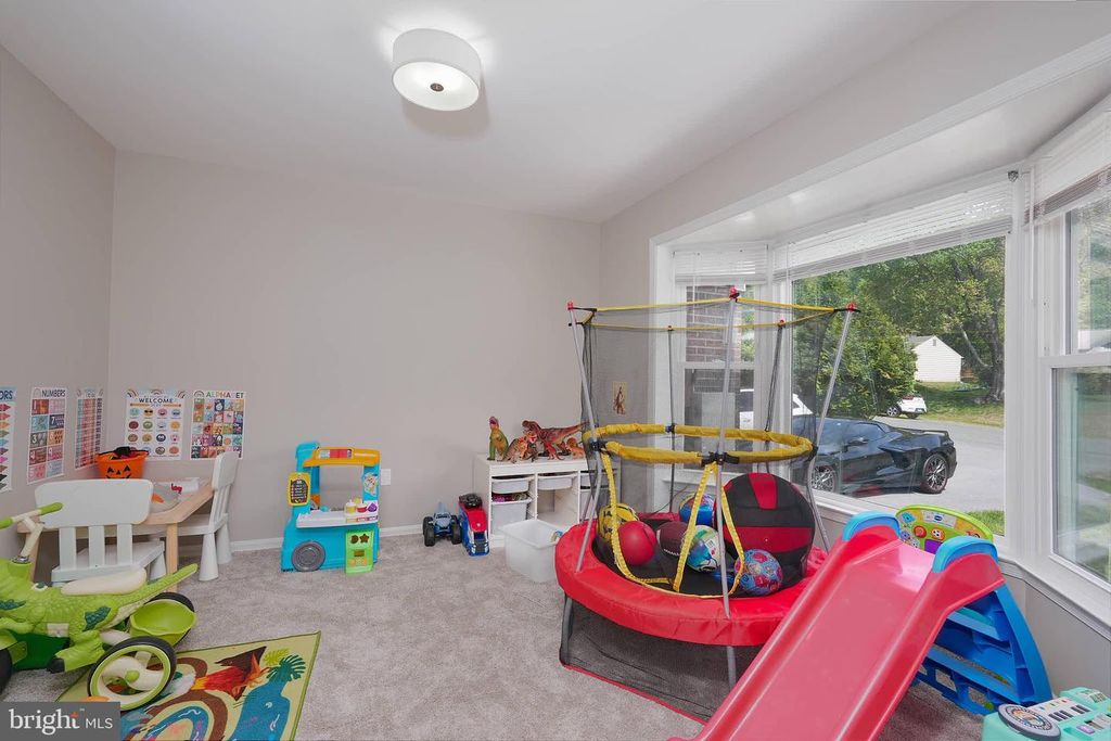 Image 7 of property listing at 14716 PEACHWOOD DR, Silver Spring, MD 20905