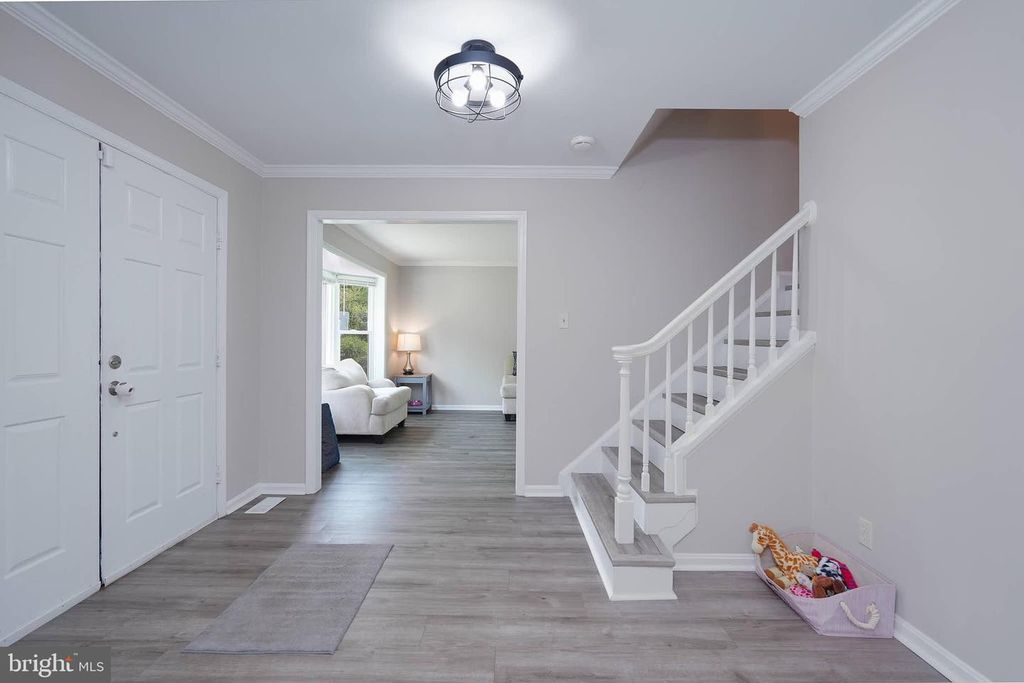 Image 8 of property listing at 14716 PEACHWOOD DR, Silver Spring, MD 20905