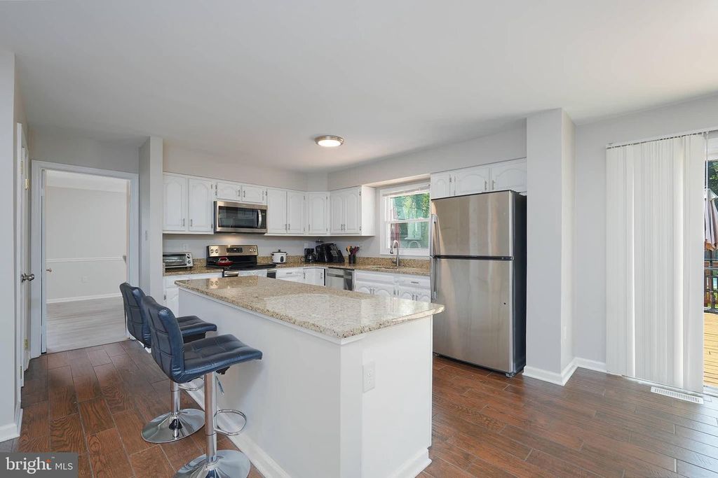 Image 9 of property listing at 14716 PEACHWOOD DR, Silver Spring, MD 20905