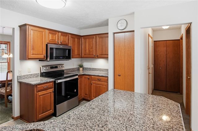 86 Timothy Avenue, Cuyahoga Falls, OH 44223