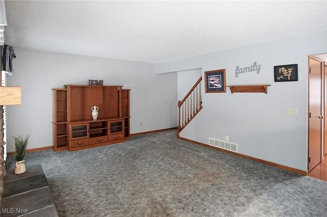 86 Timothy Avenue, Cuyahoga Falls, OH 44223