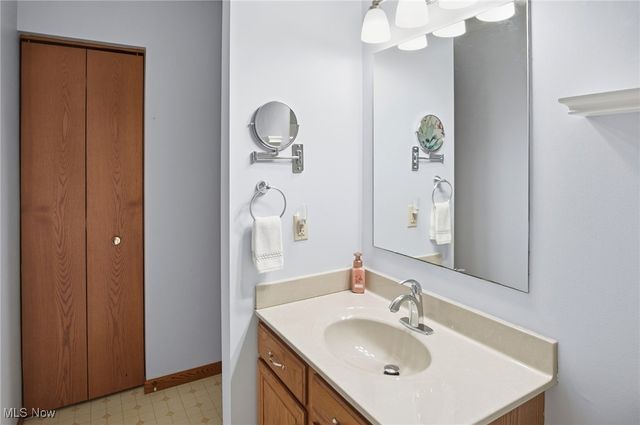 86 Timothy Avenue, Cuyahoga Falls, OH 44223