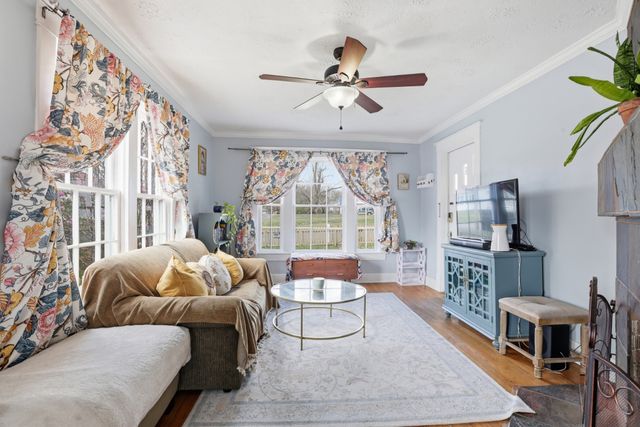 103 Freeman Ave, Dickson, TN 37055