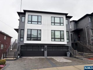 261 7th Street B, Palisades Park, NJ 07650