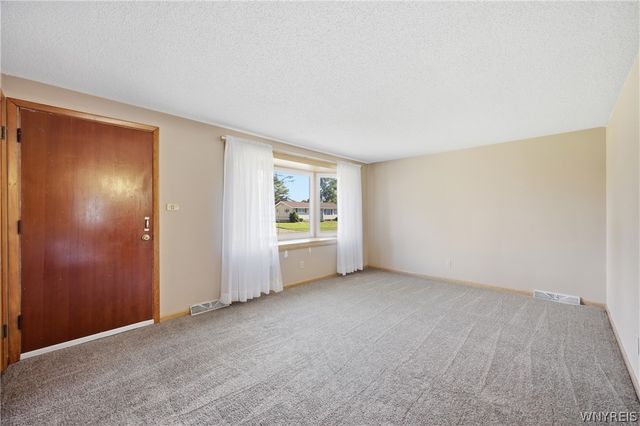 3385 Dickens Road, Hamburg, NY 14219