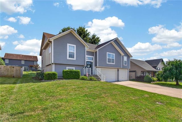 900 Coachman Drive, Pleasant Hill, MO 64080