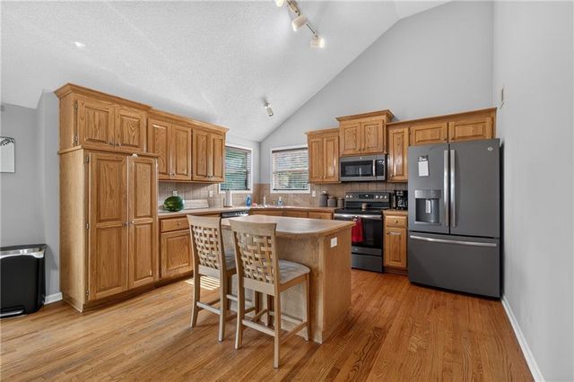900 Coachman Drive, Pleasant Hill, MO 64080