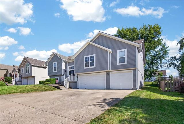 900 Coachman Drive, Pleasant Hill, MO 64080