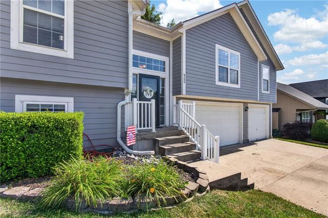 900 Coachman Drive, Pleasant Hill, MO 64080