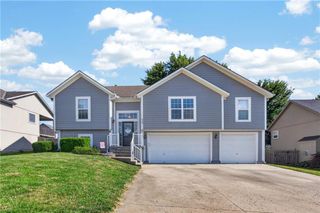 900 Coachman Drive, Pleasant Hill, MO 64080