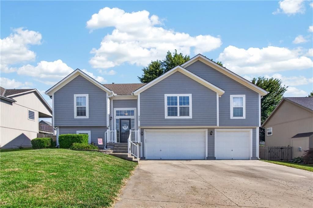 900 Coachman Drive, Pleasant Hill, MO 64080