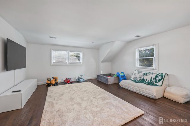 20 Oregon Avenue, Hazlet, NJ 07730