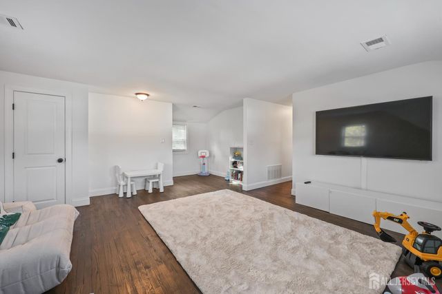 20 Oregon Avenue, Hazlet, NJ 07730