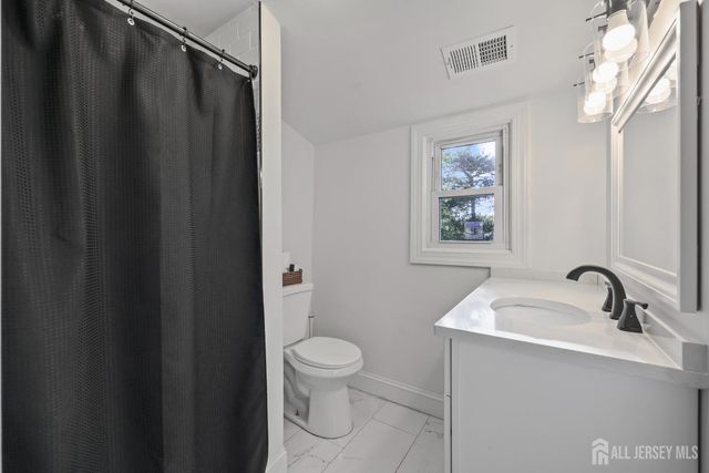 20 Oregon Avenue, Hazlet, NJ 07730