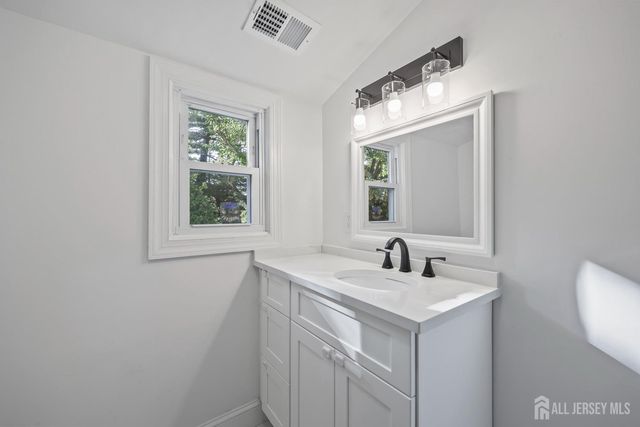 20 Oregon Avenue, Hazlet, NJ 07730
