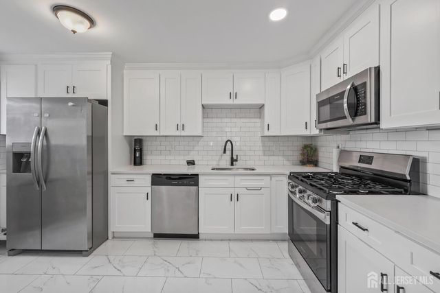 20 Oregon Avenue, Hazlet, NJ 07730