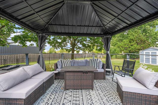 2309 BRANTWOOD DRIVE, Neenah, WI 54956