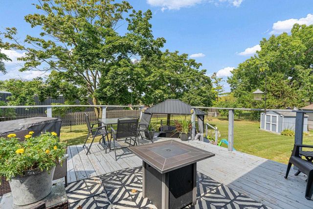 2309 BRANTWOOD DRIVE, Neenah, WI 54956