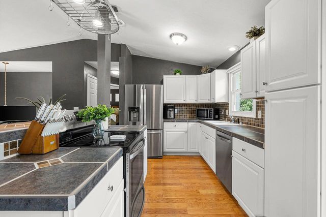 2309 BRANTWOOD DRIVE, Neenah, WI 54956