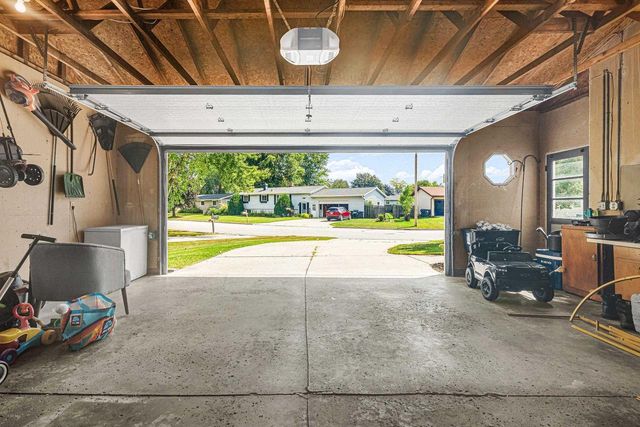 2309 BRANTWOOD DRIVE, Neenah, WI 54956