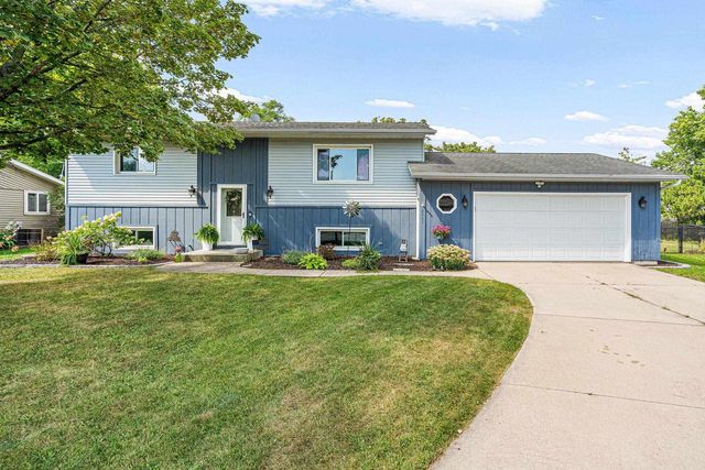 2309 BRANTWOOD DRIVE, Neenah, WI 54956