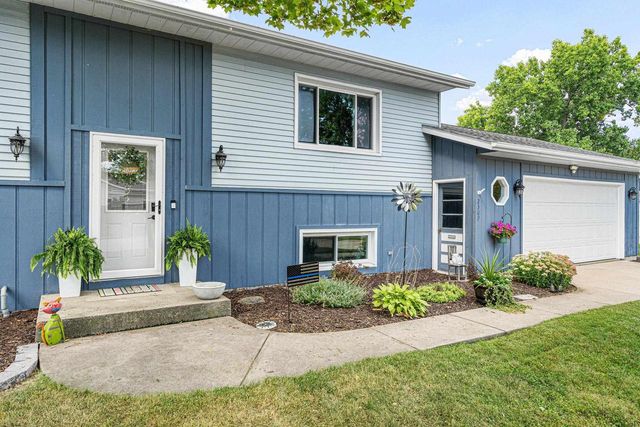 2309 BRANTWOOD DRIVE, Neenah, WI 54956