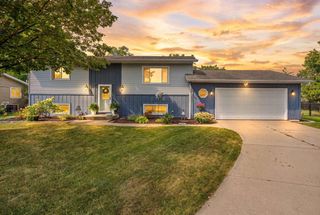 2309 BRANTWOOD DRIVE, Neenah, WI 54956