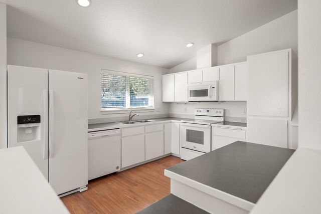 1699 NE Sonya Court, Bend, OR 97701