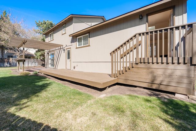 1699 NE Sonya Court, Bend, OR 97701