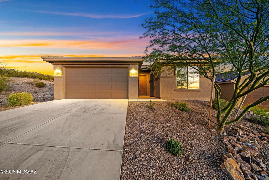 11105 S Silver Fern Drive, Vail, AZ 85641