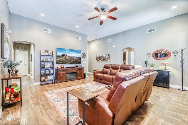 3053 SNOWY POINT Drive, El Paso, TX 79938