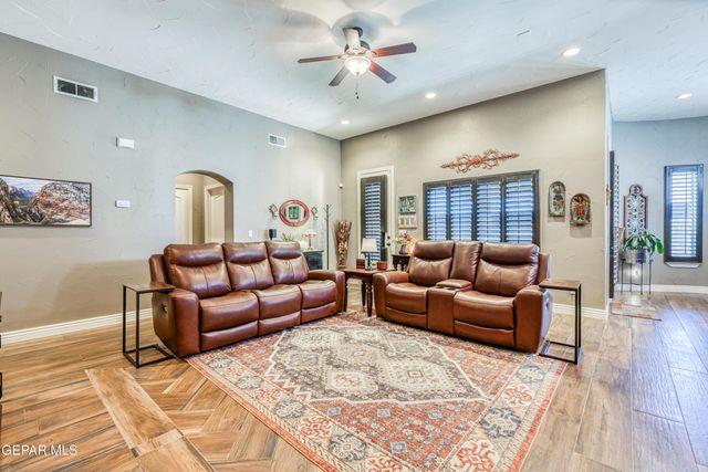 3053 SNOWY POINT Drive, El Paso, TX 79938