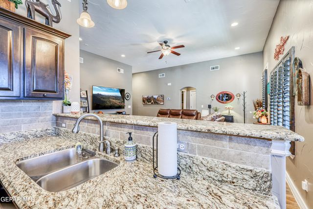 3053 SNOWY POINT Drive, El Paso, TX 79938