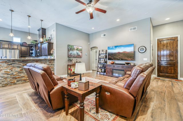 3053 SNOWY POINT Drive, El Paso, TX 79938