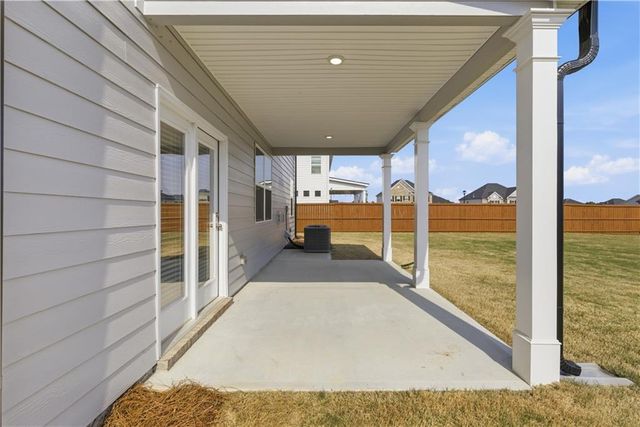 988 Blue Juniper Circle, Loganville, GA 30052