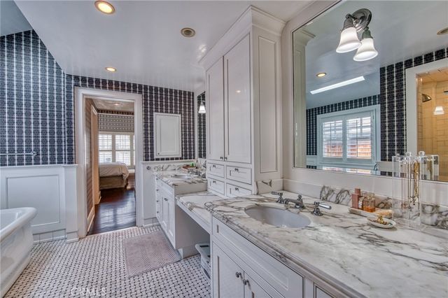 325 Poppy Avenue, Corona Del Mar, CA 92625