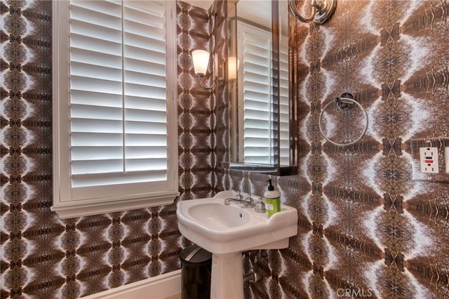 325 Poppy Avenue, Corona Del Mar, CA 92625