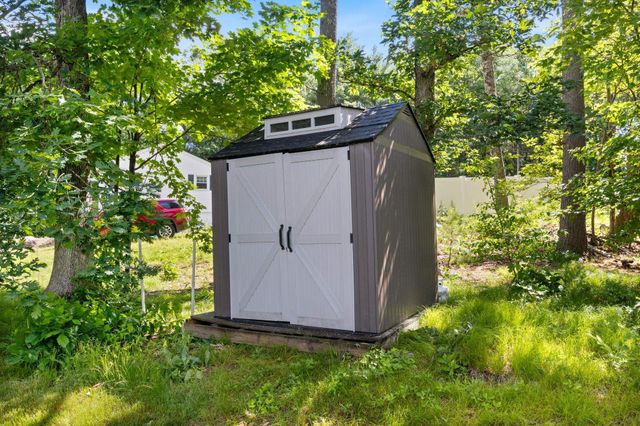 8 Diana Road, Derry, NH 03038