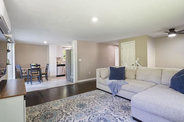 8 Diana Road, Derry, NH 03038