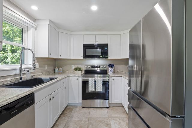 8 Diana Road, Derry, NH 03038