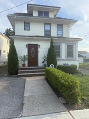 22 Devine Street, Lynbrook, NY 11563